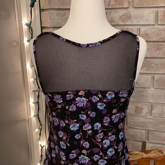 Garage Patterned Sleeveless Top - Picture 6 of 8